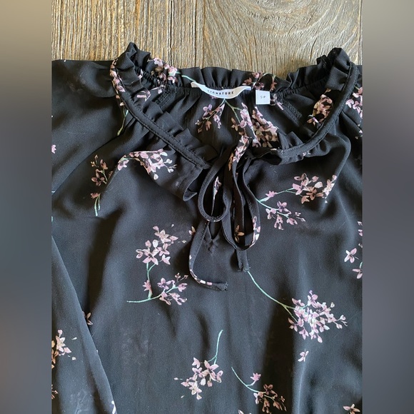 Signature by Reitman’s sheer Blouse 🌼 - Picture 3 of 6